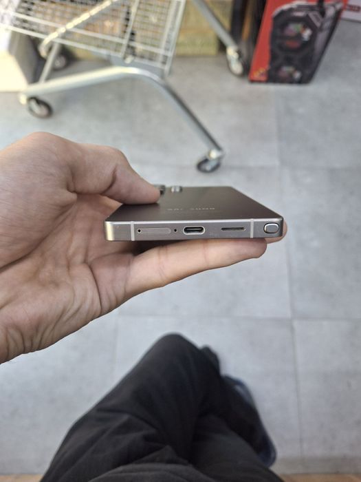 Samsung galaxy S 25 Ultra . 12/256 Память .