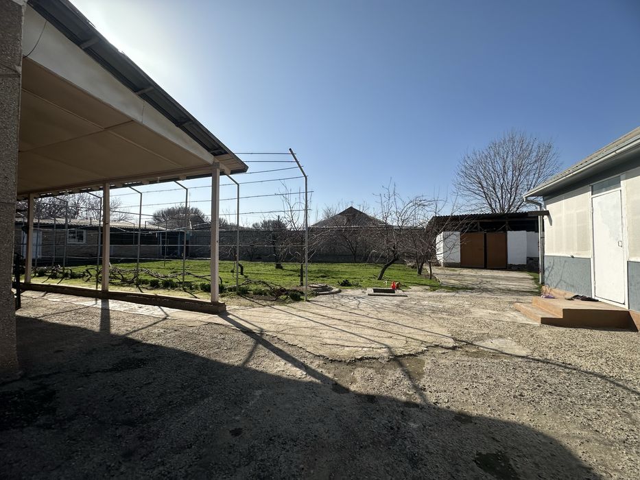 Катта ховлили уй сотилади