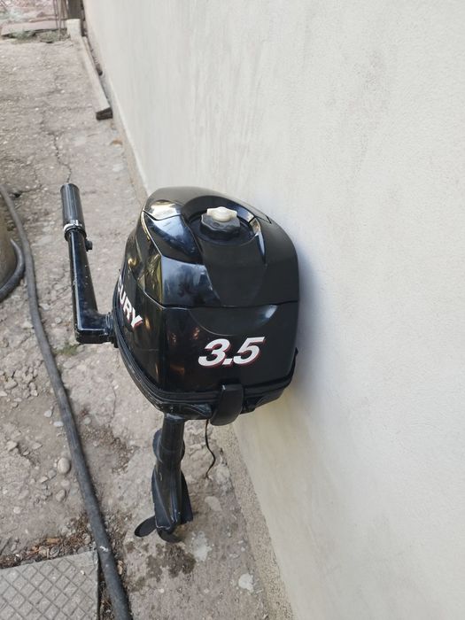 Извънбордов Двигател за лодка Mercury 3.5 кс. Работи добре.