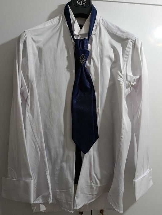 Мъжки официален костюм