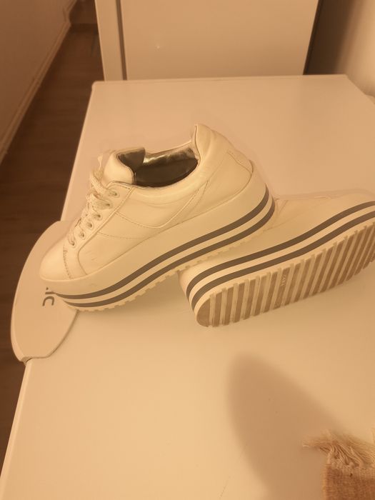 Vând adidași platforma