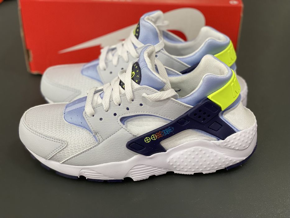 Adidasi Originali Nike Air Huarache Run , Noi in Cutie Marimea 39 !
