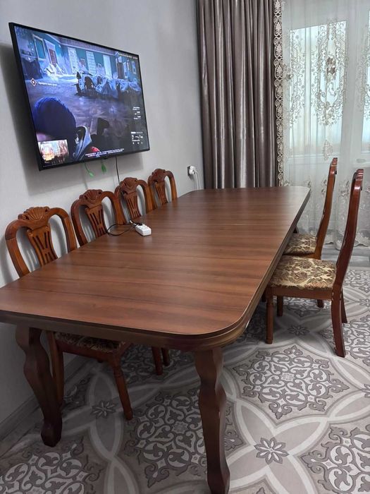 Стол овальный деревянный со стульями