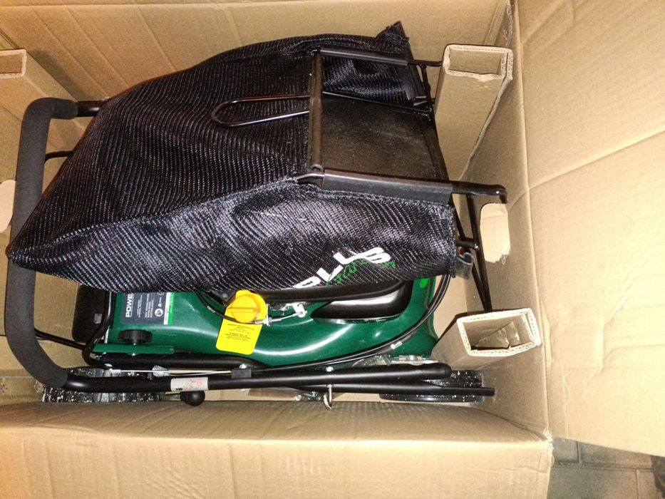 Mașina tuns iarba benzina