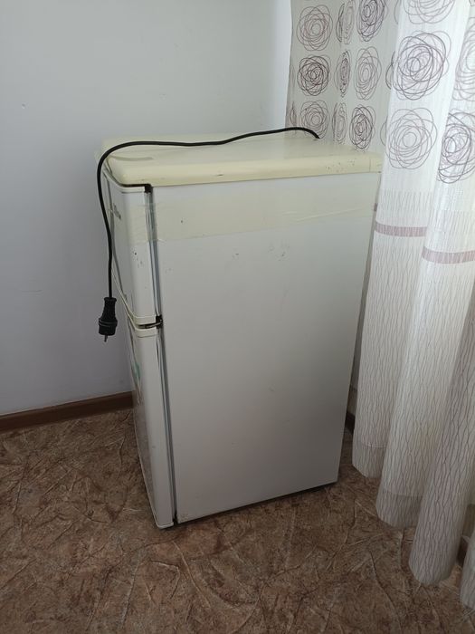 Маленький холодильник