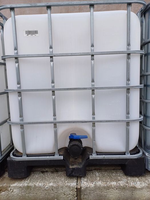 Bazin 1000.litri cu grilaj metalic.