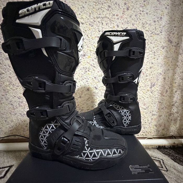 Продам мотоботы новые