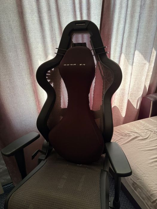 Продам игровое кресло Dxracer