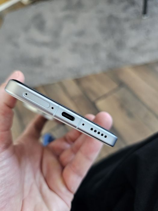 Vând Vivo x200 ultra