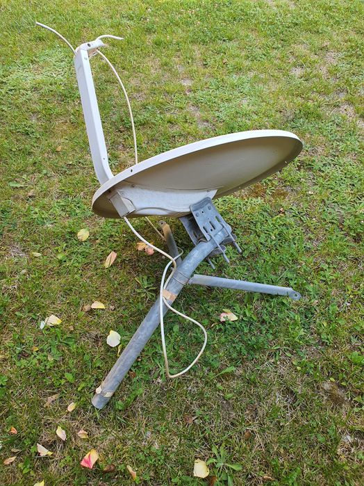 Сателитна антена