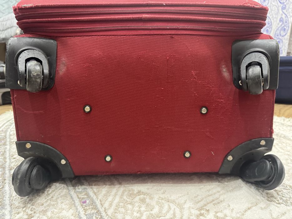 Продам чемодан большой прочный