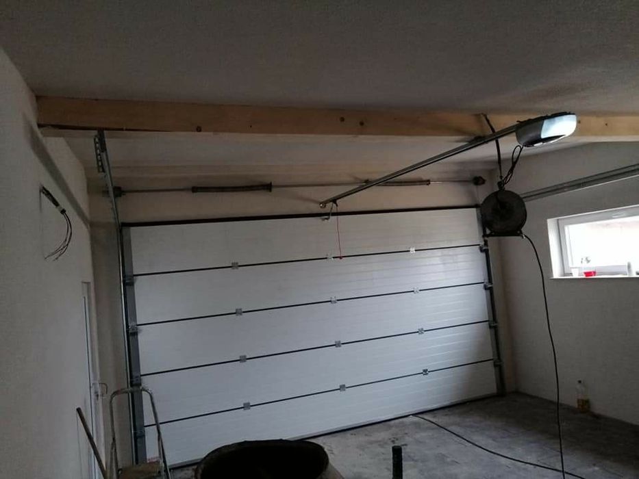 Usa de garaj sectionala