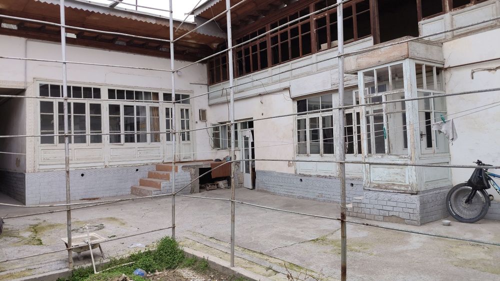 2,8 sotixli uy sotiladi.