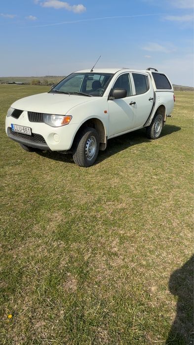 Vand Mitshubisi L200 schimb si carosata