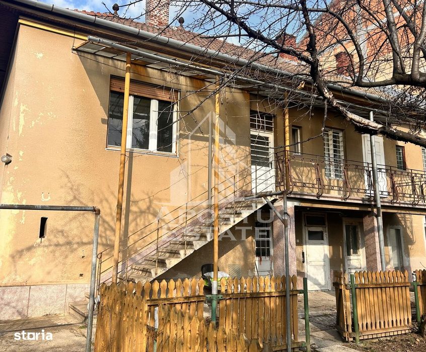 Casă individuală cu intrări separate in zona Complexului Studentesc