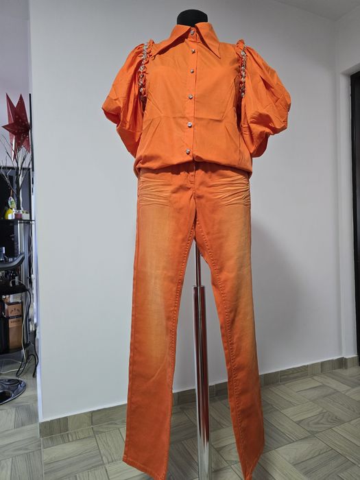 Blugi orange, model din bumbac cu strasuri aplicate