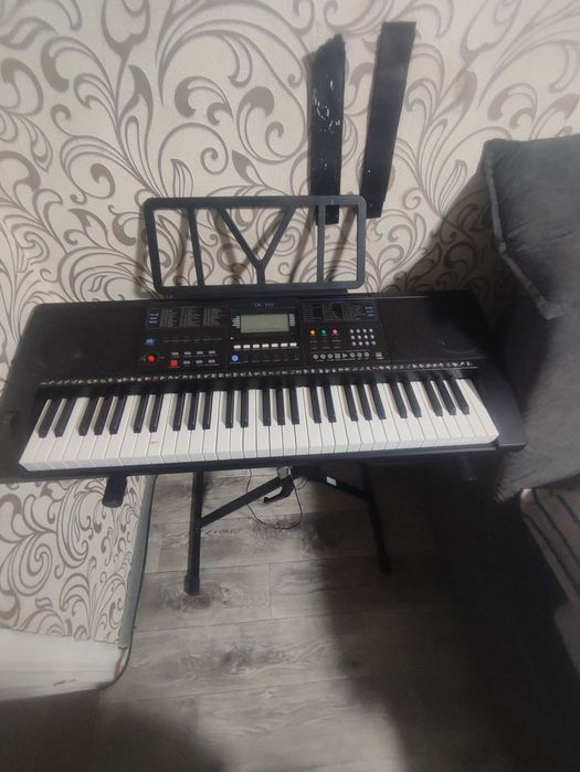 Продам синтезатор