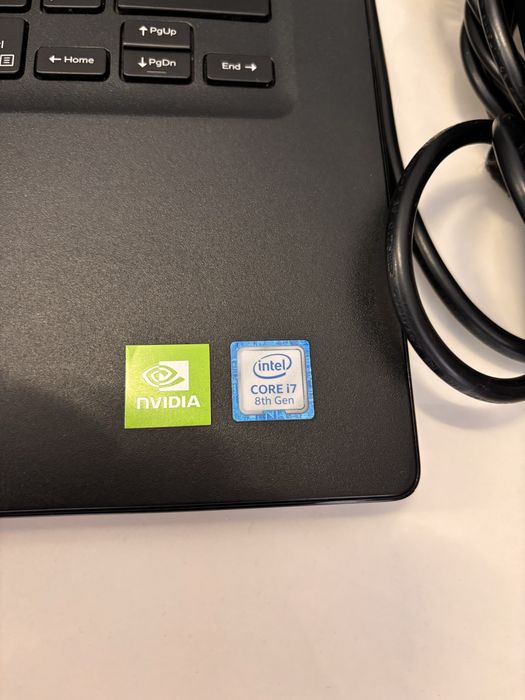 Ноутбук DELL-i7-8565U
