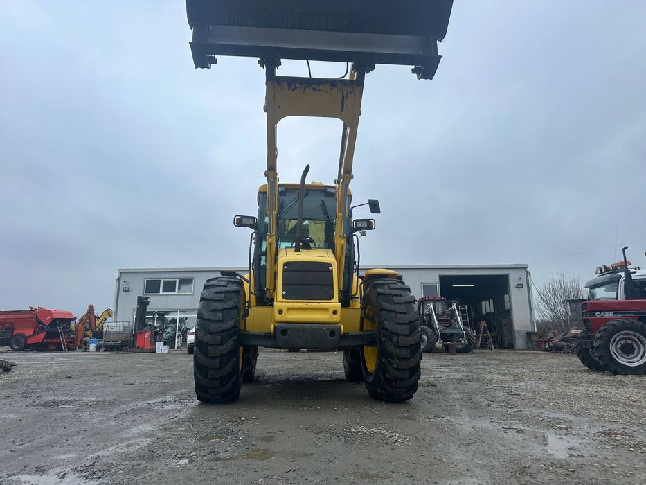 New Holland LB115