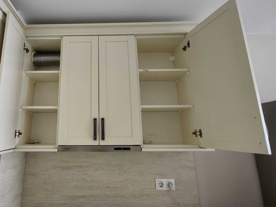 Кухня по поръчка от MDF с естествен дъбов фурнир + Blum механизми