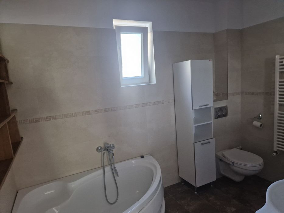 3 camere de inchiriat la casa