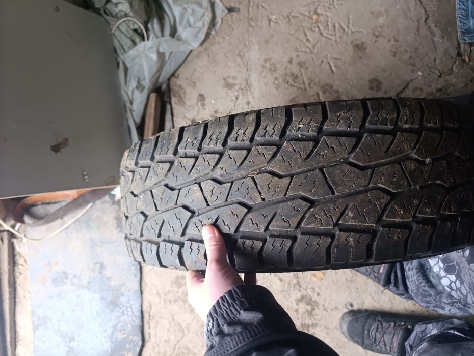 Продам комплект резины