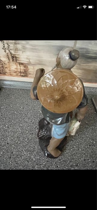 Bătrân cu pălărie și pești