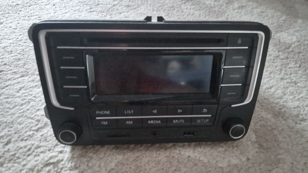 Магнитола на фольсваген поло ,рапид.