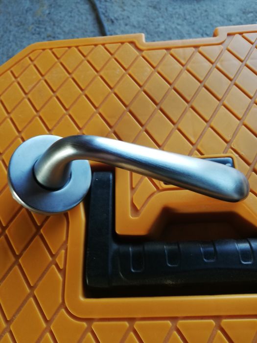 Продавам употребявани брави