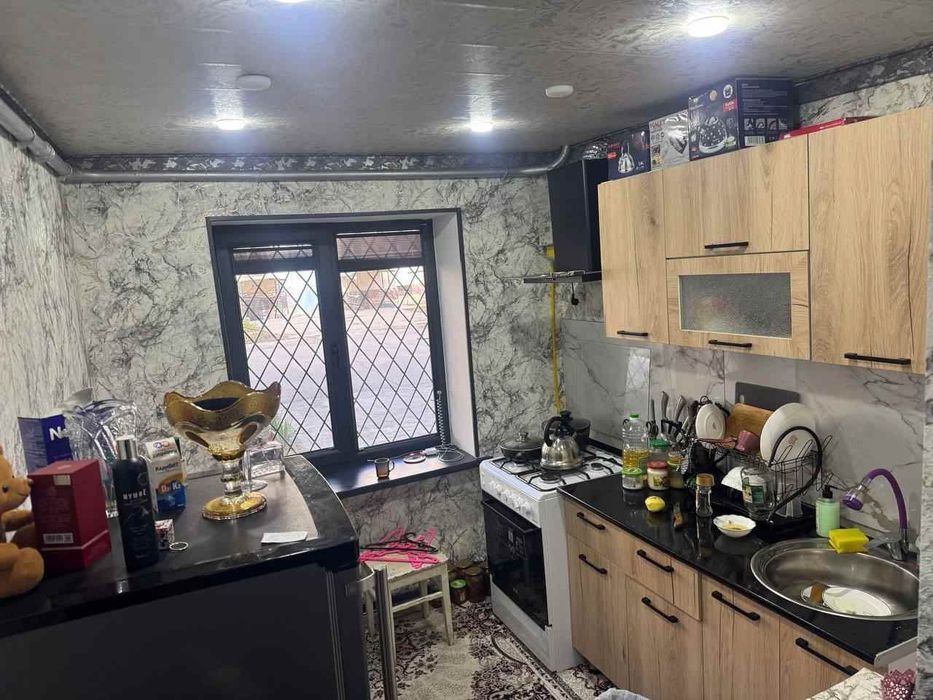 Чирчик шахрида 1 хона квартира сотилади.  Ремонлари яхши