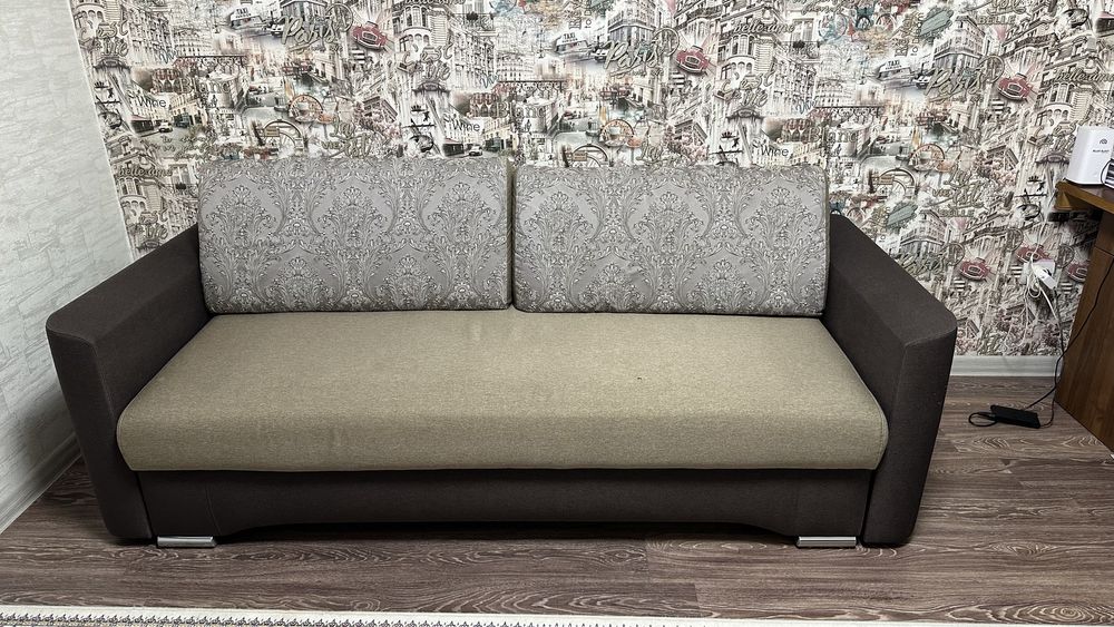 Продаю диван для гостиной