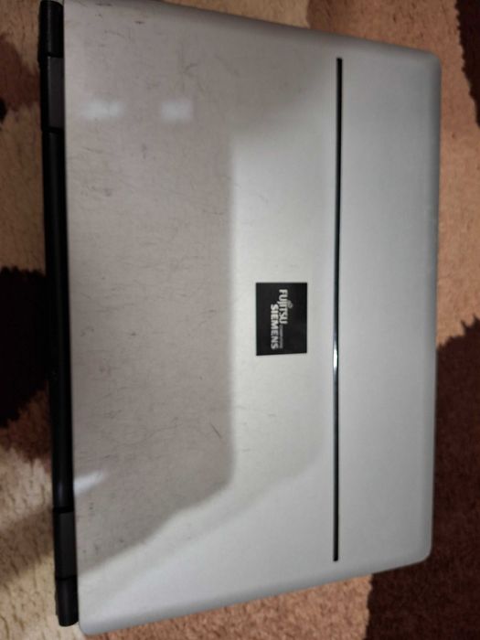 Laptop Fujitsu Siemens Amilo (nu se deschide)