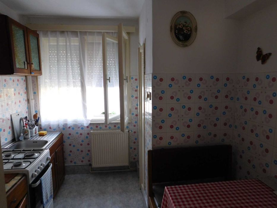 vand apart. 3 camere decomandat,et.1,central,negociabil !