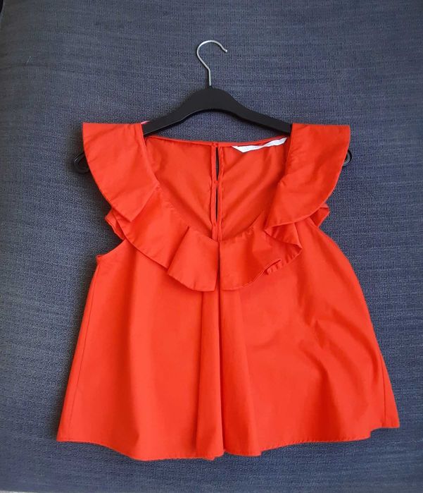 Топове на Zara и Mohito