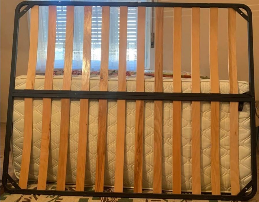 Comoda și pat cu somiera second-hand