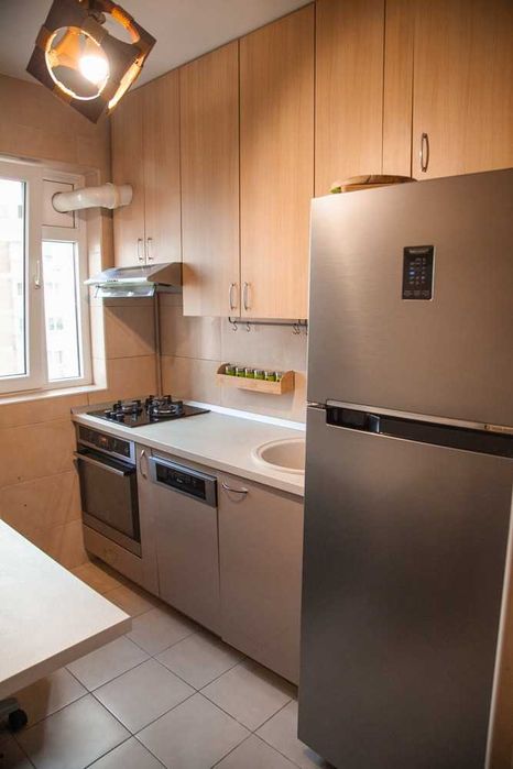 Proprietar, vând ap 2 camere, s2, Bd Basarabia, decomandat, 5 min metrou Costin Georgian, etaj 8/9, mobilat si utilat, pret 109.000 negociabil.
