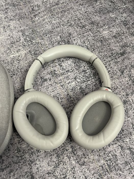 Продам наушники sony xm4