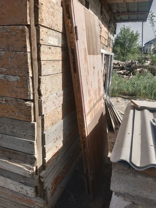 Продам металлическую дверь.