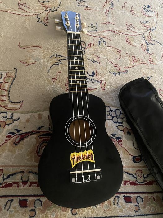 Прадается укулеле