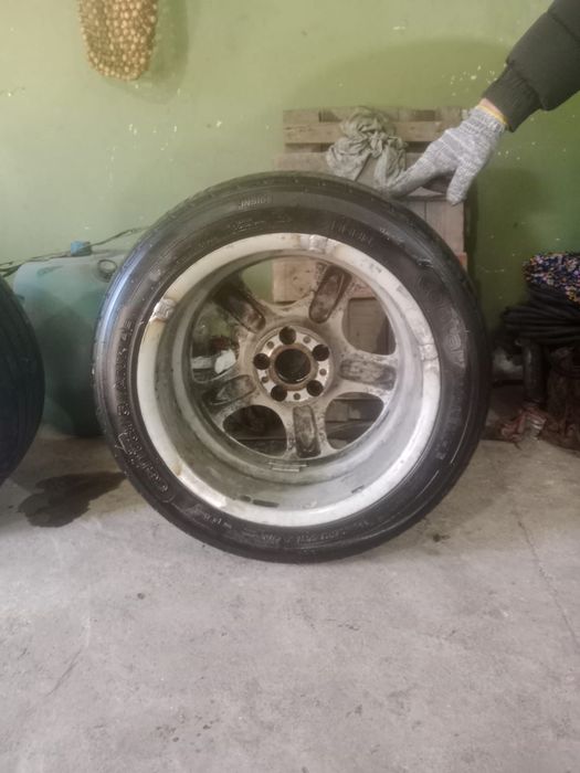 Продам шины в отличном состояний
