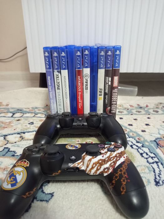 продам пс 4 ps4 и 2 джостика