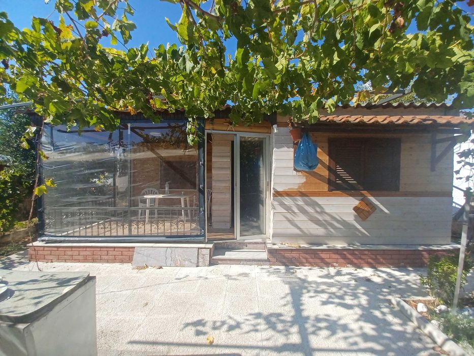 Продава къща с площ 50м2 с двор 160м2 в Паралия Врасна, Северна Гърция