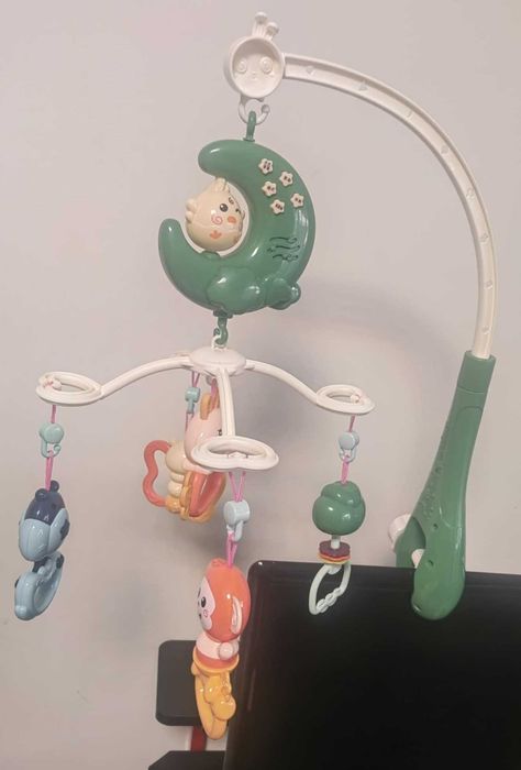 carusel muzical bebelusi cu telecomanda