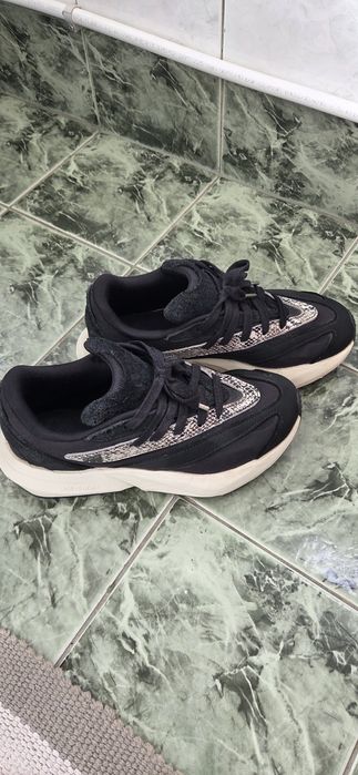 Маратонки Adidas Lightblaze