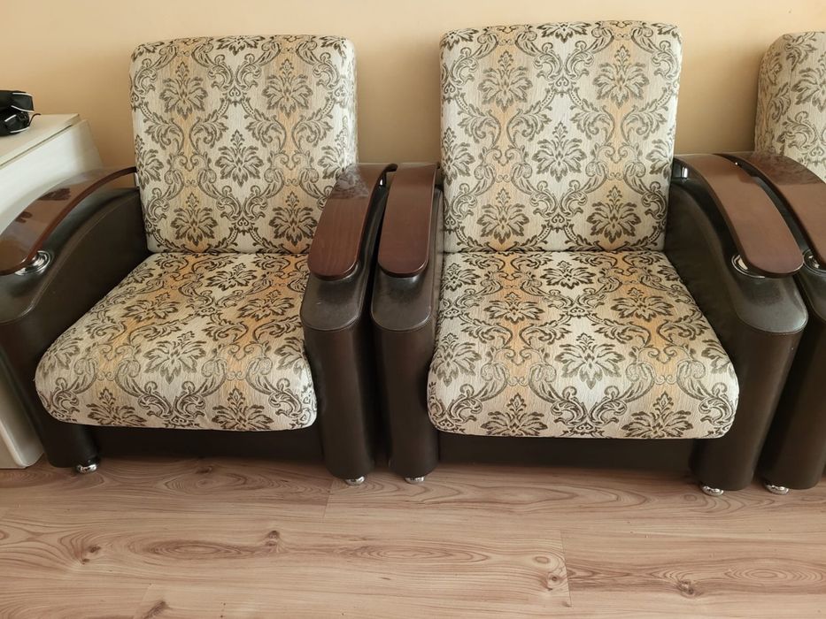 Продам диван и 2 кресла