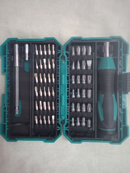 Набор бит с рукояткой.