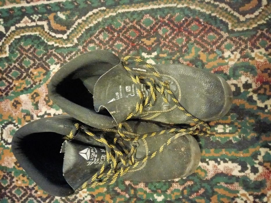 Vind bocanci cu bombeu metalic