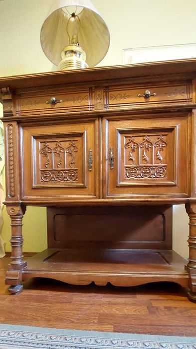 Bufet, comoda in stil neorenascentist