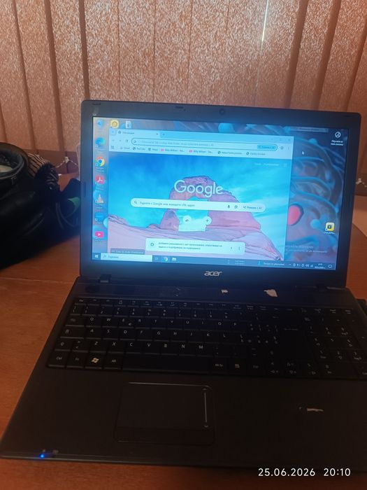 Стар лаптоп работещ