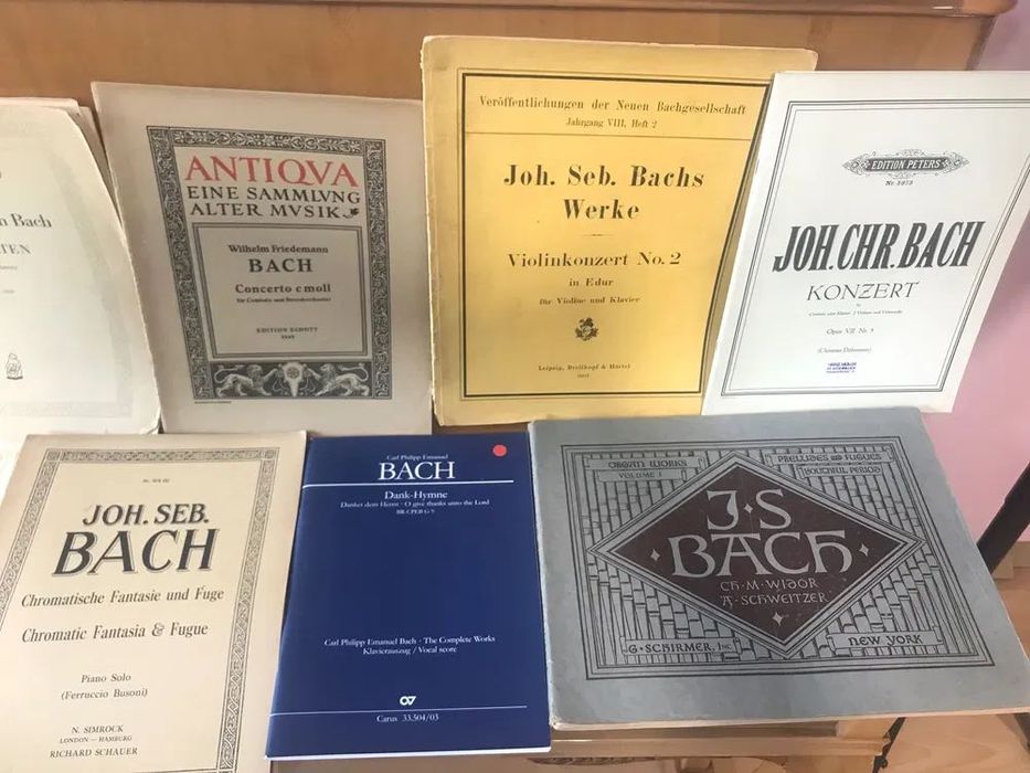 Ноти за пиано и партитури